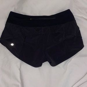 Size 4 Lululemon speed up 2.5” shorts in black!!!